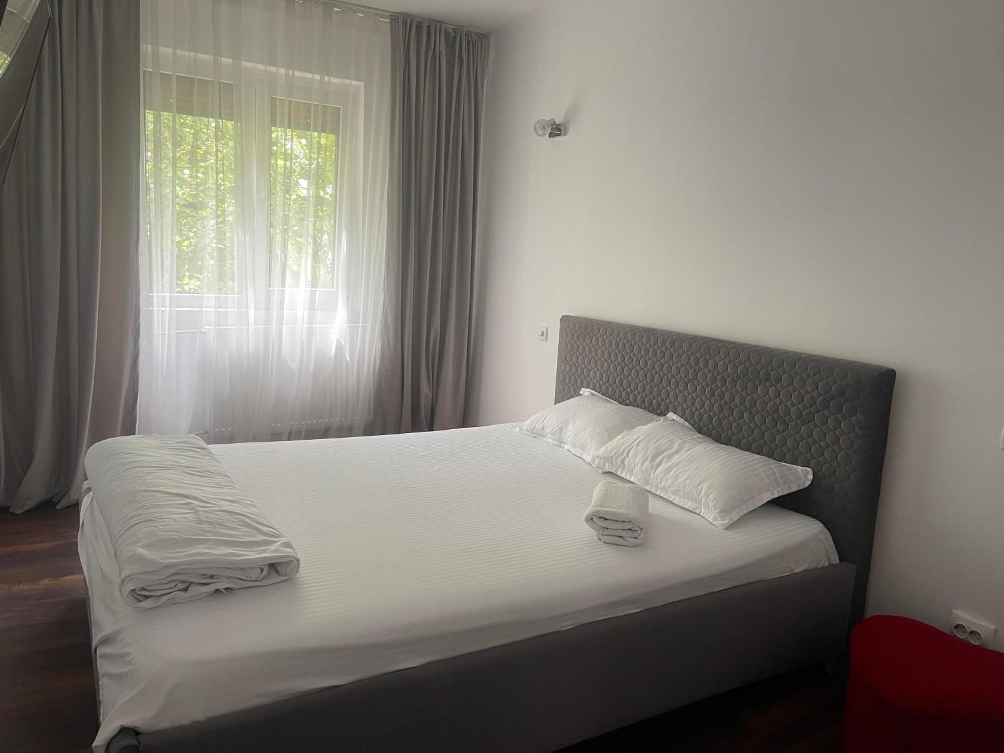 Carlitos Apt Râmnicu Vâlcea Exteriér fotografie